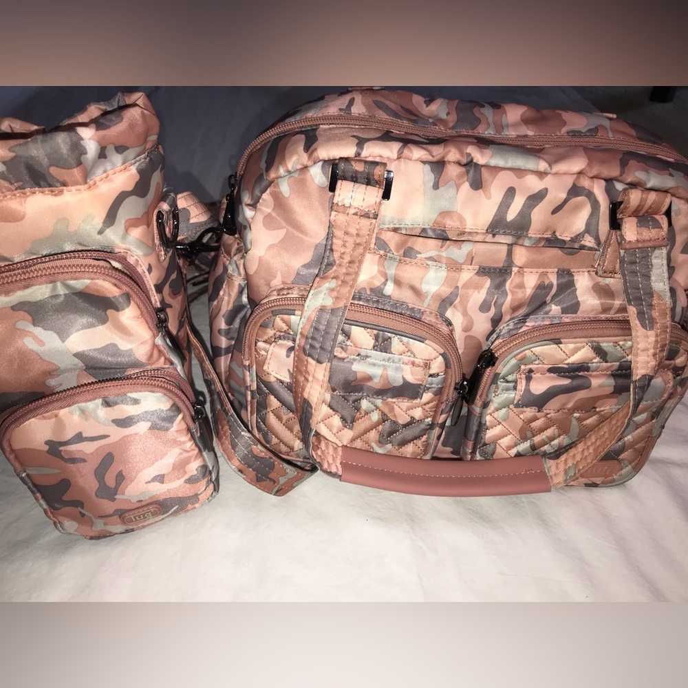 Lug Jumper Carryall Tote and bottle carrier in Camo Rose - Picture 9 of 10